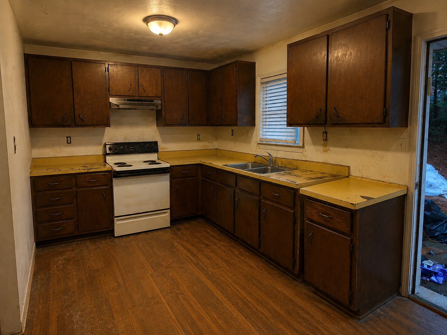 Kitchen before remodel